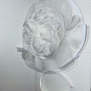 Elegant White Fascinator with Feather Accents